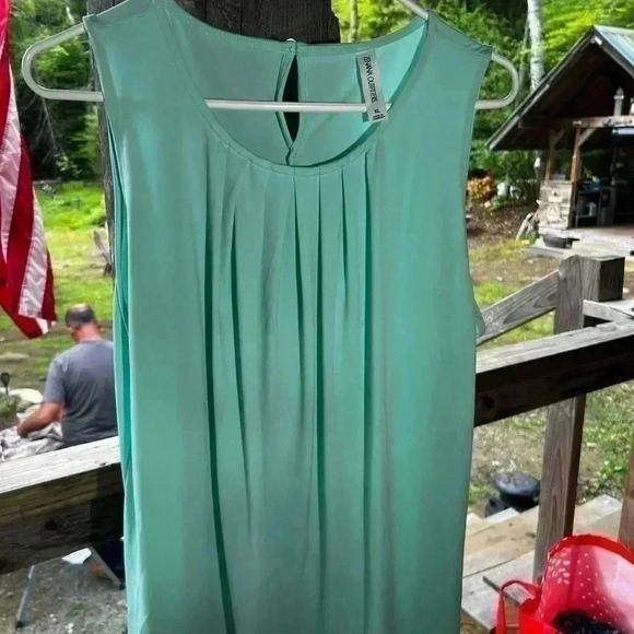 Seafoam Green Flowing Sleeveless Scoop Neck Dressy Blouse Size XL - Picture 2 of 5